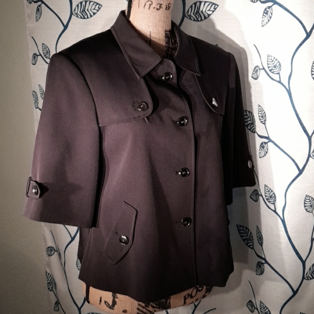 Black short-sleeve blazer